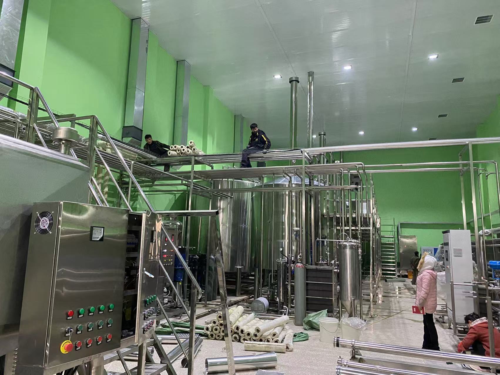 西华精酿啤酒设备厂—精酿啤酒设备制造:传承工艺与创新科技的交融